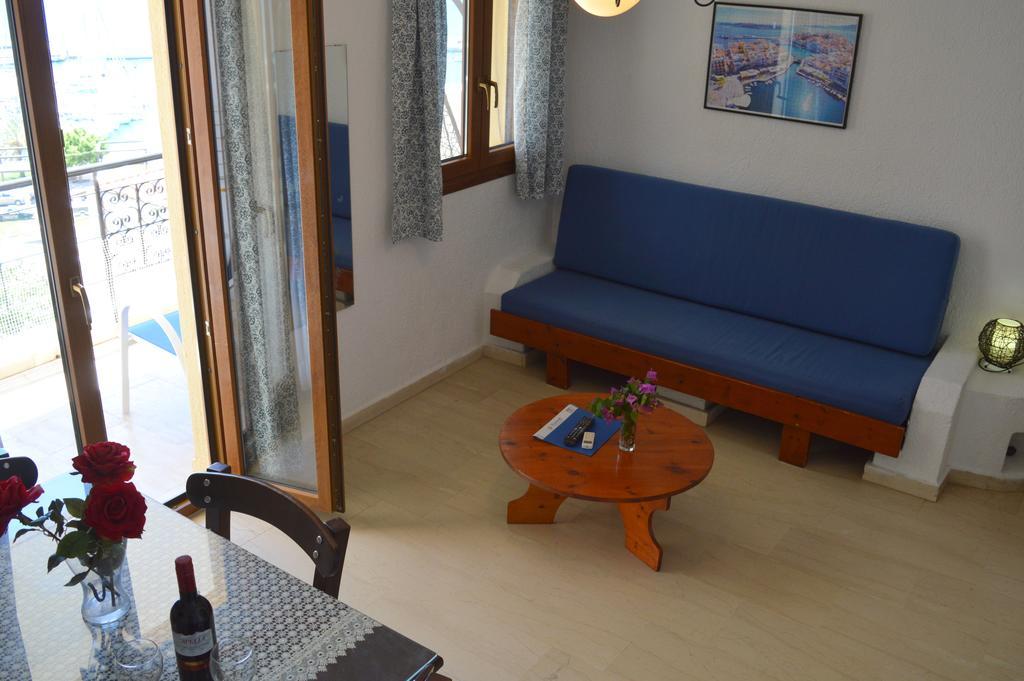 Mantraki Hotel Apartments อายิโอสนิโกลาโอส ภายนอก รูปภาพ