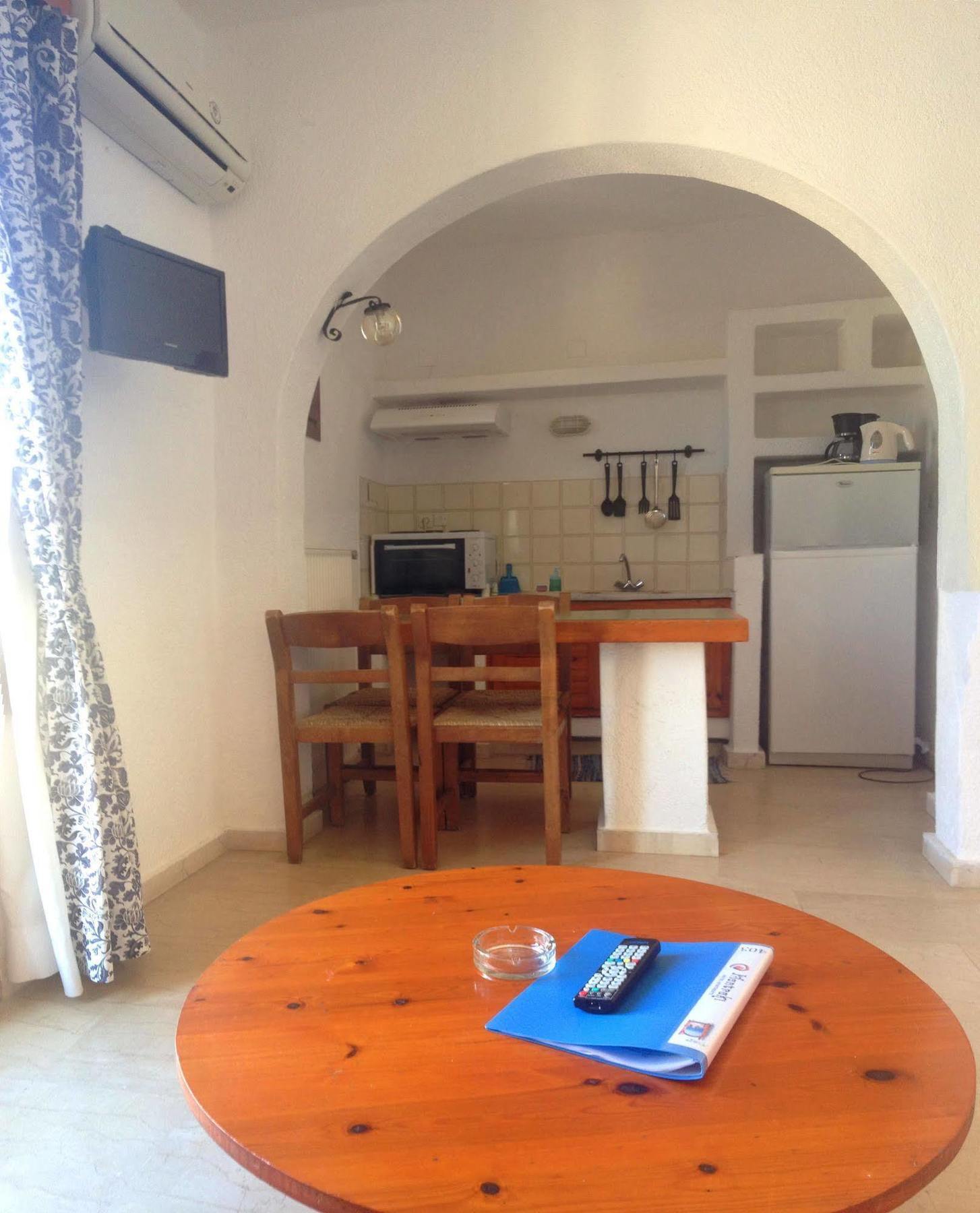 Mantraki Hotel Apartments อายิโอสนิโกลาโอส ภายนอก รูปภาพ